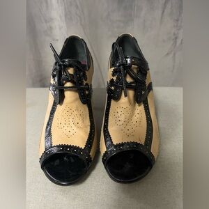 Carolina Herrera leather two tone one of a kind heels size 38
